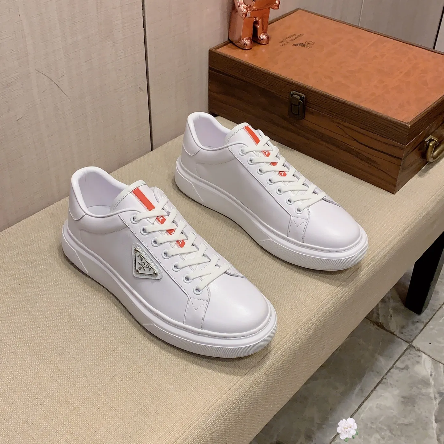 Men's men's shoes💰460💰💰🎩🎩[Lightning][Lightning] "PRADA*" The latest and most popular casual shoes, top brand [seduce] luxury ~ purchasing agency, top ~ quality. [Strong] The upper is made of imported breathable cowhide with material ➕ breathable sheepskin feet (•) and fine workmanship. The original stylish and stylish soft rubber wear-resistant and non-slip outsole is light and comfortable on the feet. The real thing looks better when photographed in person. 0128: Size: 38-44, 45 sizes can be customized, black, white